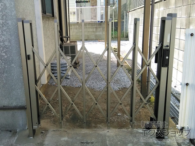 神奈川県横浜市ののカーゲート トリップゲートII 2型 スタンダード ノンレール 片開き　14S 施工例