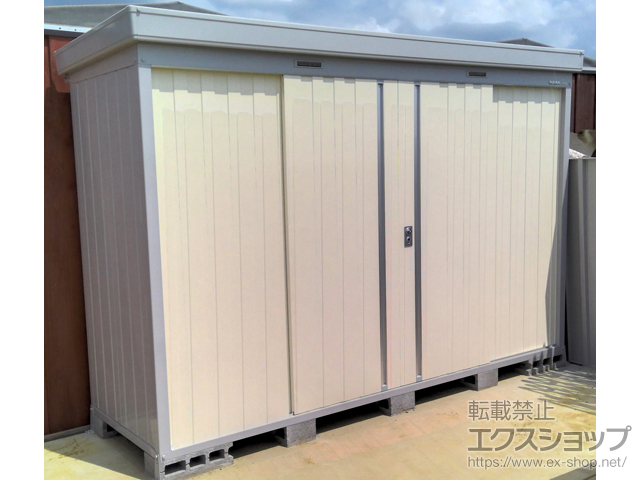 埼玉県東松山市ののフェンス・柵、物置・屋外倉庫 ネクスタ 一般型 3050×950×2075 NXN-29S-FW+雨とい 施工例