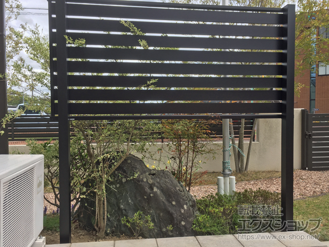 徳島県三好郡東みよし町ののフェンス・柵 モクアルフェンス 横板タイプ 2段支柱 自立建て用　パネル上段のみ設置 施工例