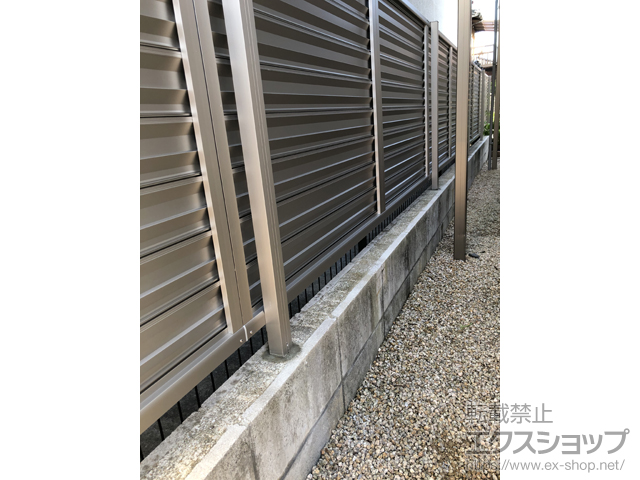 山口県山陽小野田市ののフェンス・柵 ミエーネフェンス 目隠しルーバータイプ・自由柱施工 施工例
