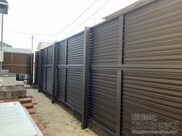 福岡県朝倉郡筑前町ののフェンス・柵 ミエーネフェンス 目隠しルーバータイプ 2段支柱 自立建て用 施工例