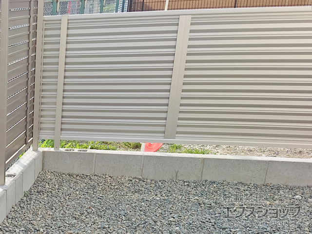 兵庫県加東市ののフェンス・柵 ミエーネフェンス 目隠しルーバータイプ 自由柱施工 施工例