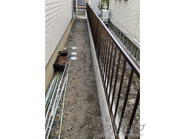 新潟県新潟市ののフェンス・柵 ミエッタフェンス 防犯たて格子タイプ 自由柱施工 施工例