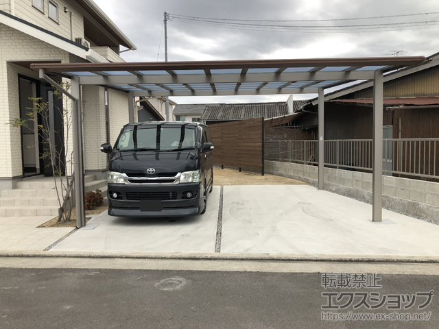 香川県高松市ののカーポート フーゴFプラス (フラットスタイル) ワイド 木調色 積雪〜20cm対応 施工例