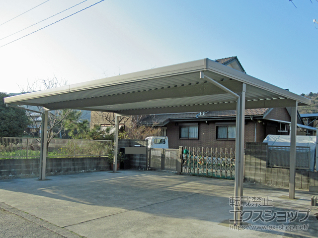 徳島県三好市のLIXIL リクシル（トステム）のカーポート テリオスポートIII 900 3台用 角4本柱 積雪〜30cm対応 施工例