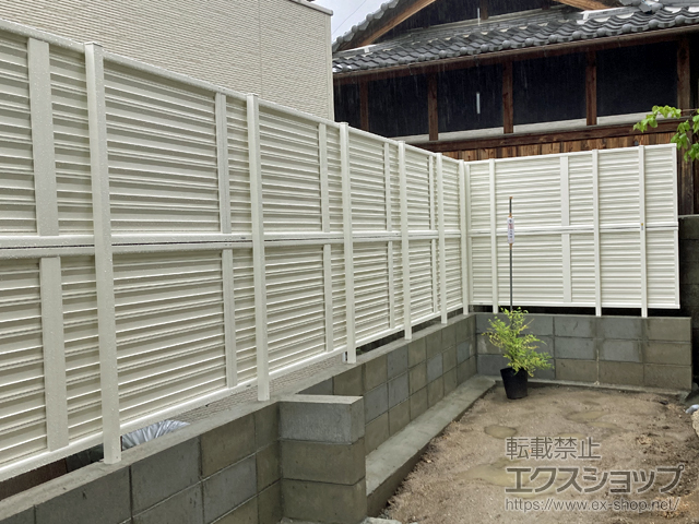 大阪府交野市ののフェンス・柵 ミエーネフェンス 目隠しルーバータイプ 2段支柱 ブロック建て用 施工例