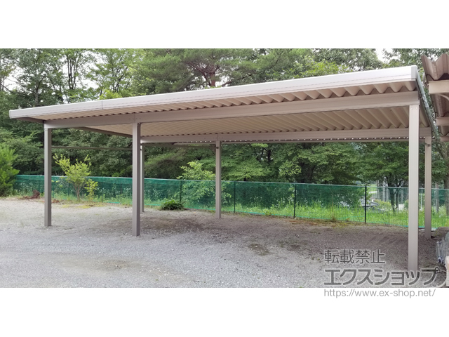 岐阜県中津川市のLIXIL リクシル（トステム）のカーポート テリオスポートIII 900 3台用 横連棟 6本柱 積雪〜30cm対応 施工例