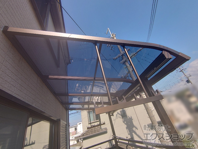 大阪府泉佐野市ののバルコニー・ベランダ屋根 ソラリア R型 屋根タイプ 単体 積雪〜20cm対応 施工例