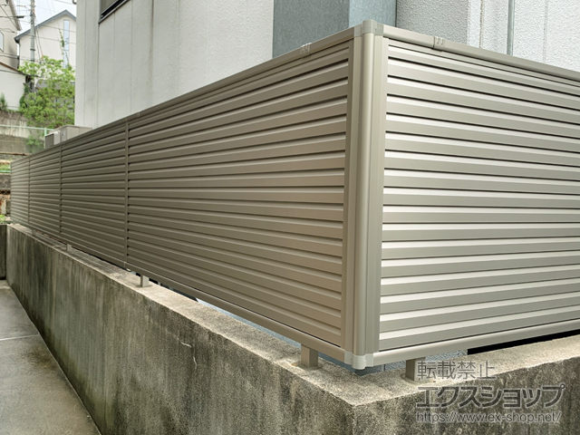 大阪府吹田市ののフェンス・柵 ミエーネフェンス 目隠しルーバータイプ 自由柱施工 施工例