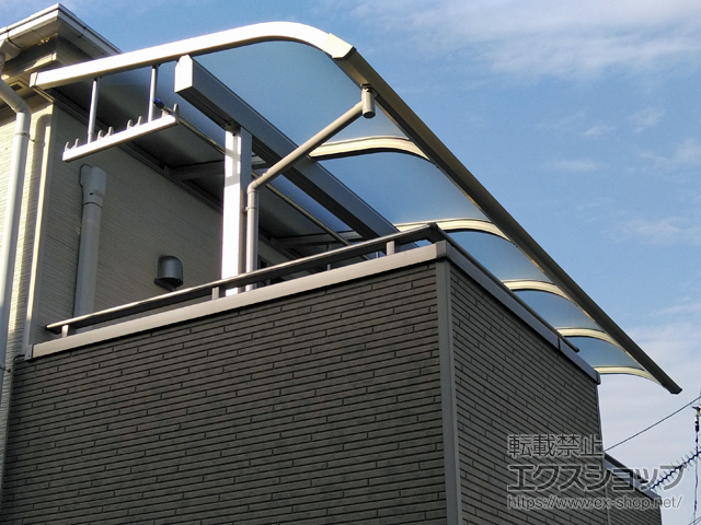 東京都足立区ののバルコニー・ベランダ屋根 ソラリア R型 屋根タイプ 単体 積雪〜20cm対応 施工例