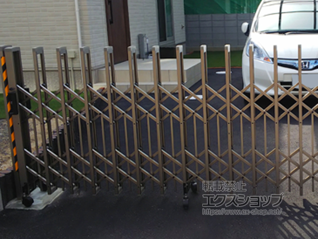 愛媛県今治市ののカーゲート トリップゲートII P型 ペットガード付き ノンレール 片開き 41S 施工例