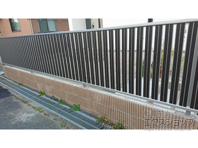 茨城県日立市ののフェンス・柵 ルシアスフェンスF03型 たて半目隠し 木調カラー・自由柱施工 施工例