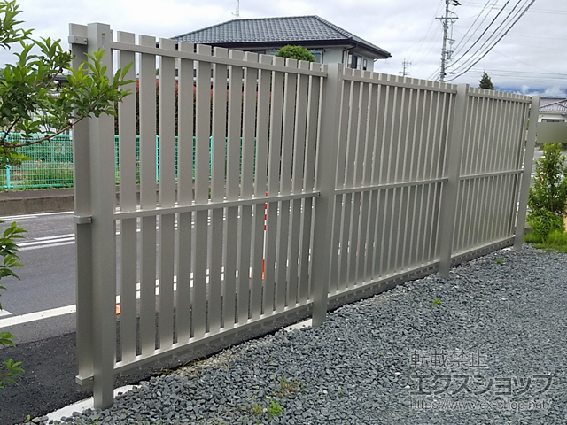 長野県佐久市ののフェンス・柵 ルシアス スクリーンフェンスS04型　自由柱施工 施工例