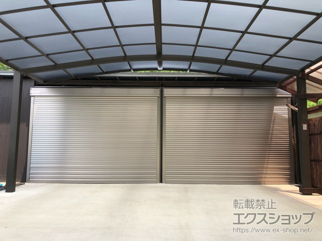 栃木県真岡市のLIXIL リクシル（トステム）のガレージシャッター ガレージシャッタークワトロ 電動式 外部付タイプ 施工例