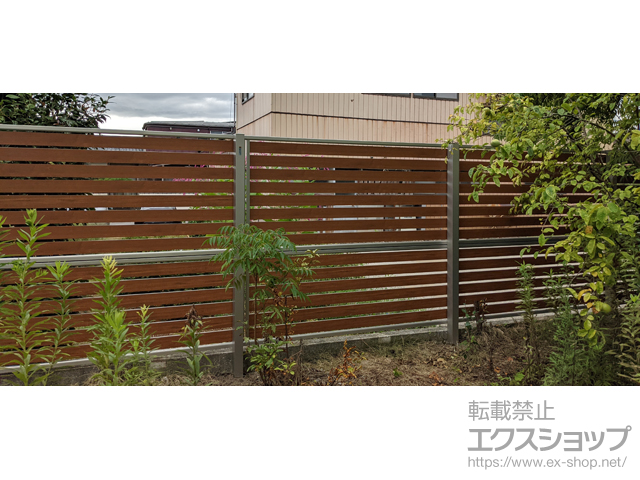 新潟県新潟市ののフェンス・柵 ルシアスフェンスF04型 横板 木目カラー 2段支柱 自立建て用 施工例