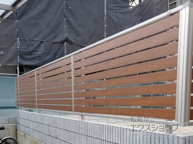 広島県広島市ののフェンス・柵 ルシアスフェンスF04型 横板 木目カラー 自由柱施工 施工例