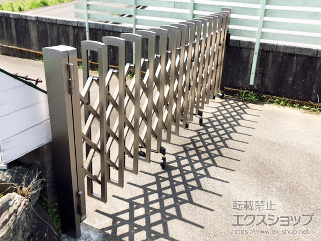 徳島県阿南市ののカーゲート トリップゲートII 3型 ストロング ノンレール 片開き 3412S 施工例