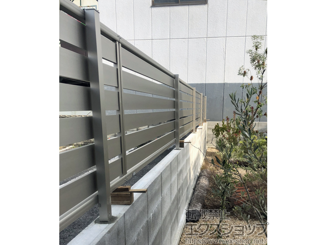 愛媛県西条市ののフェンス・柵 シンプレオフェンスSY1型 横スリット・自由柱施工 施工例