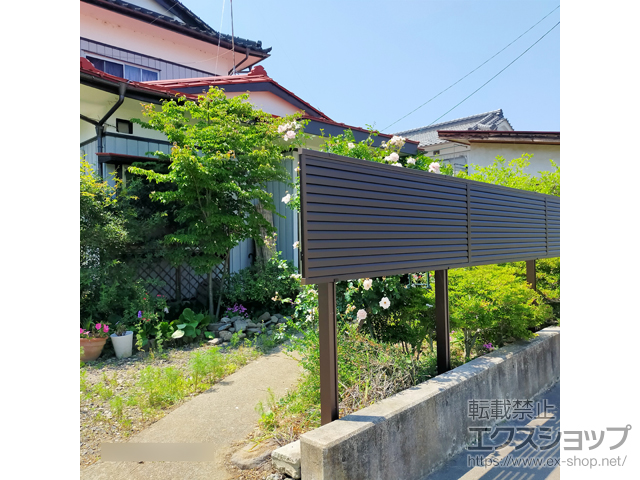 長野県千曲市ののフェンス・柵 ミエーネ目隠しルーバーフェンス 上段のみ設置 自立建て用 施工例