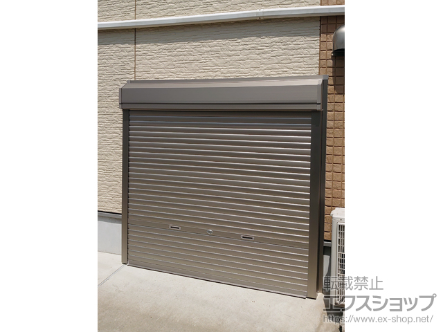 埼玉県和光市のLIXIL リクシル（トステム）のガレージシャッター ガレージシャッタークワトロ 手動式 外部付タイプ 施工例