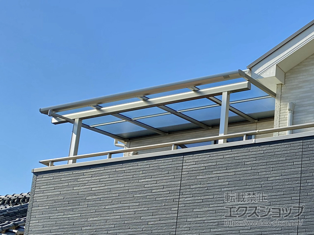 埼玉県熊谷市ののバルコニー・ベランダ屋根 ソラリア F型 屋根タイプ 単体 積雪〜20cm対応 施工例