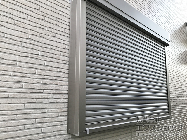 神奈川県横浜市のLIXIL リクシル（トステム）の窓シャッター 【特注】リフォームシャッター 手動式 標準タイプ 施工例