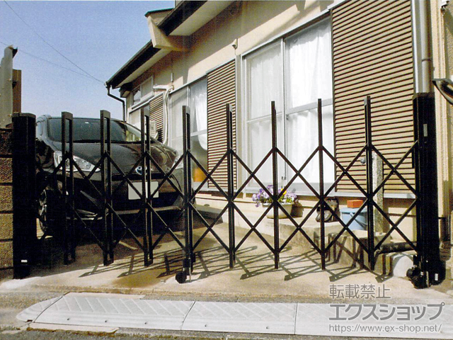 埼玉県坂戸市ののカーゲート トリップゲートII 1型 シンプル ノンレール 片開き*30S 施工例