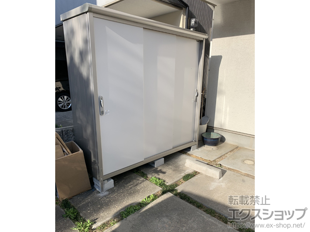 大阪府吹田市のの物置・屋外倉庫 エスモ 一般型 2100×650×1959 ESE-2106A-PW 施工例