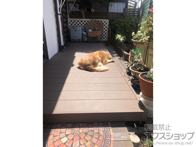 広島県廿日市市ののウッドデッキ リウッドデッキ 200＋リウッドデッキ200 段床セット 正面タイプ１段 施工例