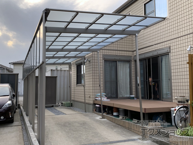 千葉県流山市ののカーポート ネスカＦ (フラットスタイル) 縦連棟 積雪〜20cm対応＋サイドパネル 施工例