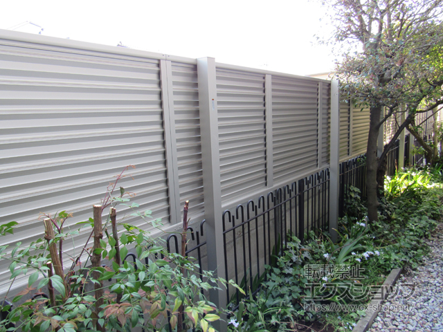 東京都杉並区ののフェンス・柵 ミエーネ目隠しルーバーフェンス 上段のみ設置 自立建て用 施工例