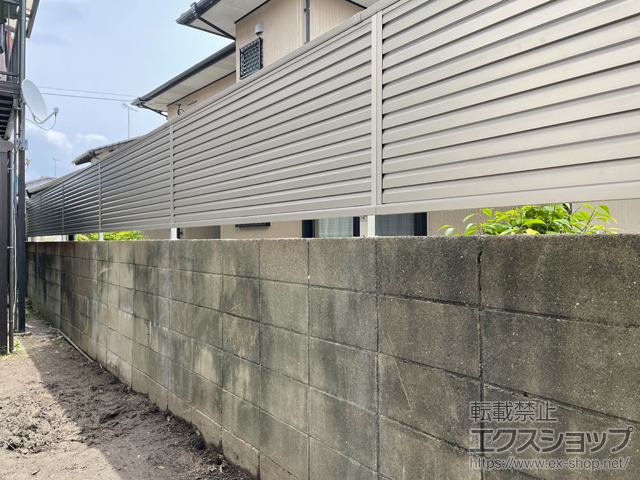 佐賀県小城市ののフェンス・柵 ミエーネフェンス 目隠しルーバータイプ 自由柱施工 施工例
