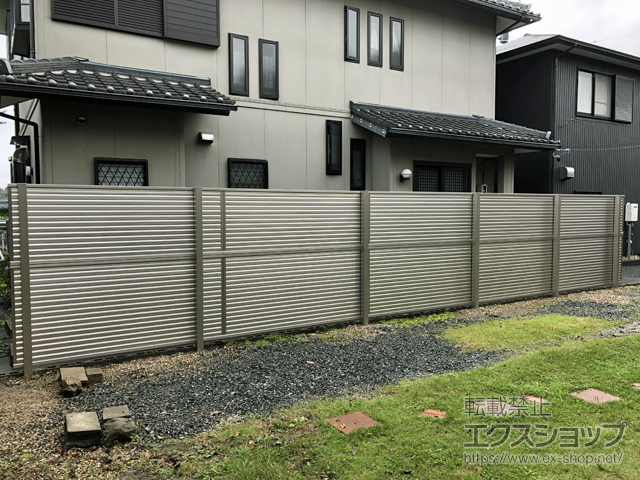 愛知県蒲郡市ののフェンス・柵 ミエーネフェンス 目隠しルーバータイプ 2段支柱 自立建て用 施工例