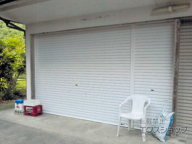 広島県府中市ののガレージシャッター プラテアII スチールタイプ 手動式（ボックス内部付） 施工例