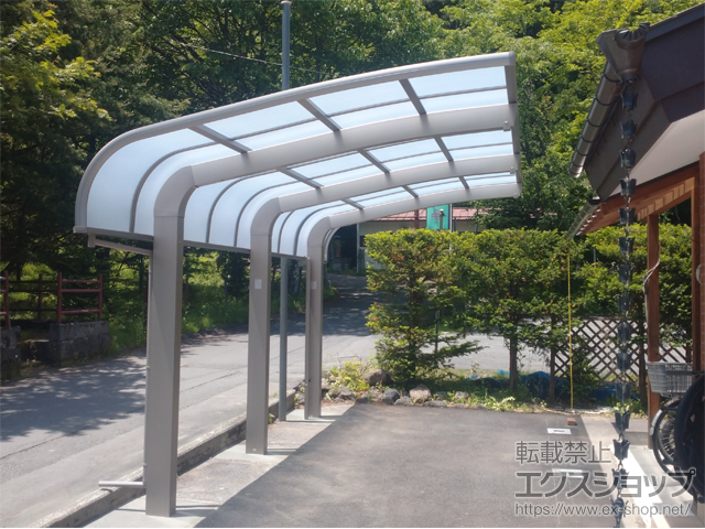 群馬県吾妻郡嬬恋村のLIXIL リクシル（トステム）のカーポート テールポートシグマIII 1500 積雪〜50cm対応 施工例