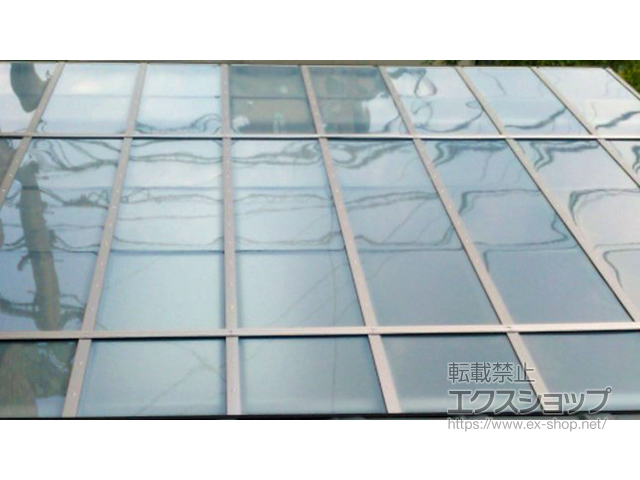 長崎県長崎市ののカーポート フーゴFプラス (フラットスタイル) ワイド 木調色 積雪〜20cm対応 施工例