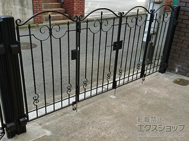 神奈川県横浜市のの門扉 トラディシオン門扉1型 4枚折戸セット　門柱使用 施工例