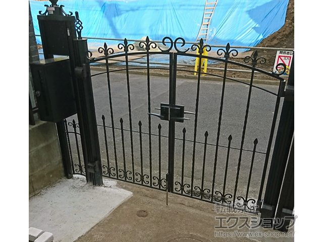 神奈川県横浜市のの門扉 トラディシオン門扉2型 両開き　門柱使用 施工例