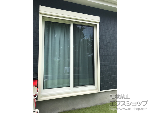長崎県諫早市のLIXIL リクシル（トステム）の窓シャッター 【特注】リフォームシャッター 手動式 施工例