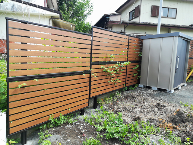 山梨県南都留郡富士河口湖町ののフェンス・柵 モクアルフェンス 横板タイプ 2段支柱 自立建て用 施工例