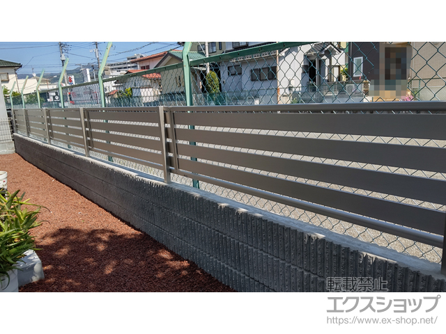 静岡県田方郡函南町ののフェンス・柵 ルシアスフェンスF04型 横板 木目カラー 自由柱タイプ 施工例
