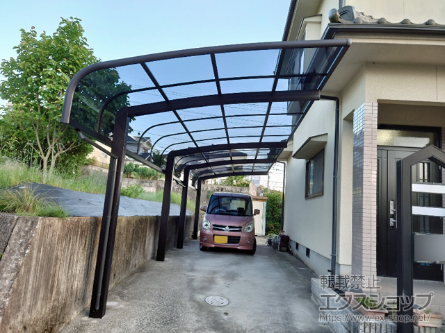 広島県広島市ののカーポート レイナキャップポートグラン 縦連棟　積雪〜20cm対応 施工例