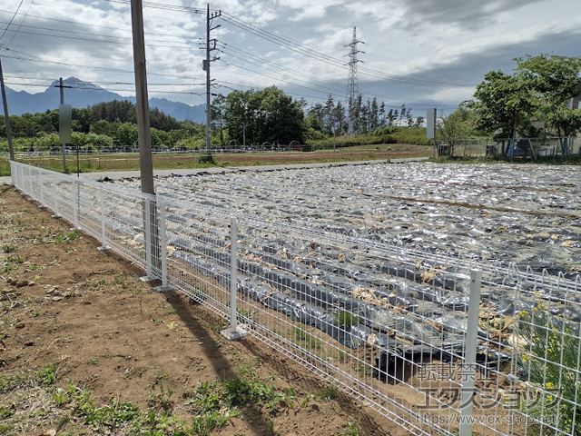 山梨県北杜市ののフェンス・柵 メッシュフェンス G10-R 自由柱 施工例