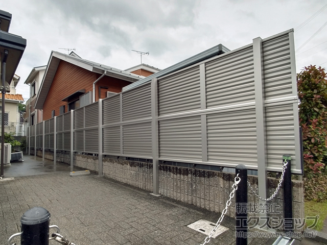 和歌山県西牟婁郡白浜町ののフェンス・柵 ミエーネフェンス 目隠しルーバータイプ 2段支柱 自立建て用 施工例