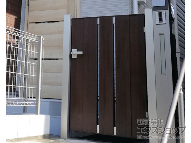 神奈川県藤沢市のの門扉 ルシアス門扉BS01型 たてスリット 片開き 複合カラー 門柱使用 施工例