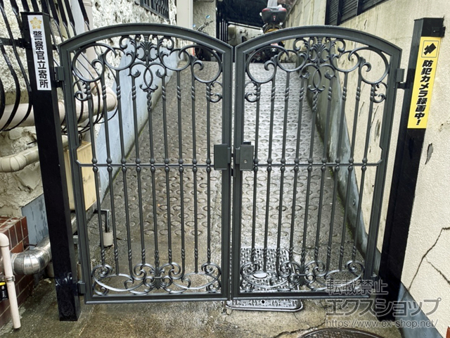 東京都渋谷区のの門扉 ラビロス4型 両開き 門柱タイプ*ひじ金具・門扉のみ交換 施工例
