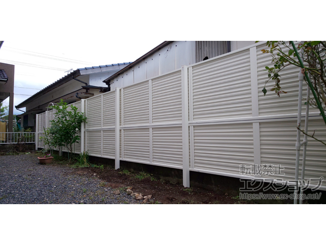 長崎県大村市ののフェンス・柵 ミエーネフェンス 目隠しルーバータイプ 2段支柱 自立建て用（パネル2段） 施工例