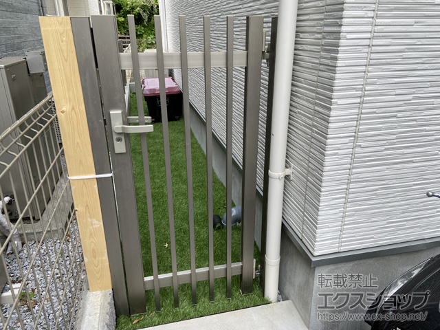 神奈川県横浜市のの門扉 アーキカットAタイプ 片開き　埋込施工用柱使用 施工例