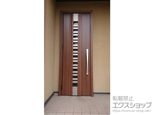 埼玉県白岡市のLIXIL リクシル（トステム）の玄関ドア リシェント玄関ドア3 断熱K4仕様 片開き仕様(ランマ無)L G82型 ※タッチキー仕様(キー付リモコン) 施工例