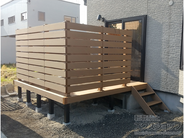 北海道札幌市ののウッドデッキ リウッドデッキ 200+リウッドステップ5型+リウッドデッキフェンス3型＜横スリット＞ 施工例